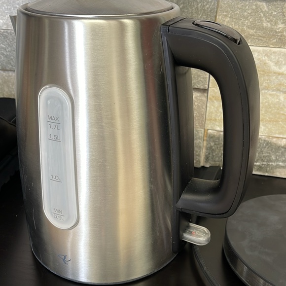 President's Choice Stainless Steel Cordless Kettle - Picture 6 of 15